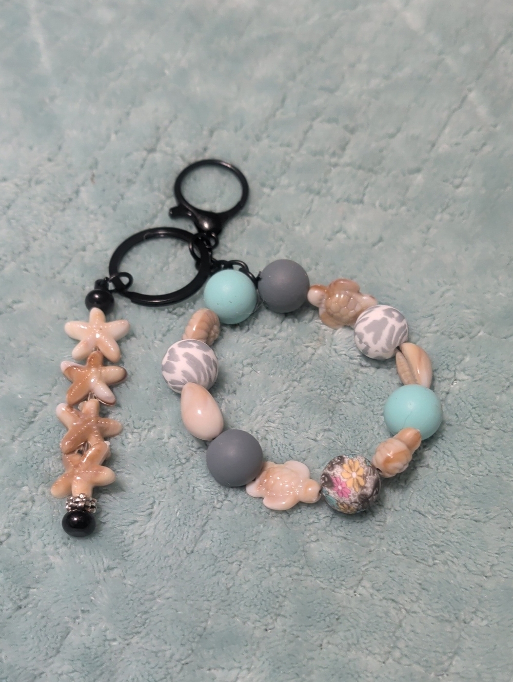 Beaded Seashell Keychain Bracelet - Aqua & Gray